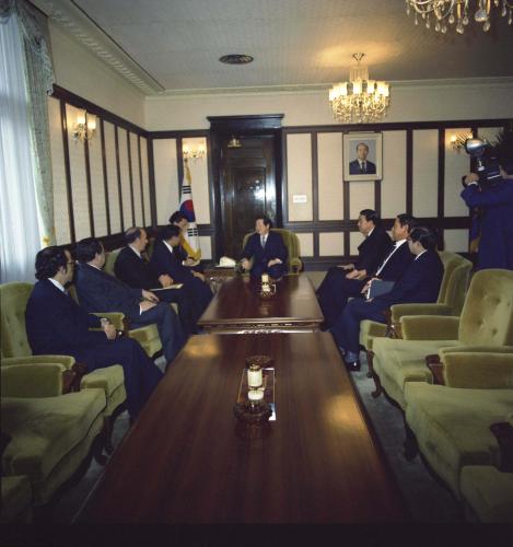 김상협 국무총리 에콰도르 외상 접견 이미지