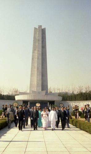 스리랑카 수상 국립묘지 참배 이미지