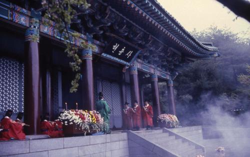제438회 충무공 이순신 탄신 다례 및 이진희 문화공보부장관 분향 이미지