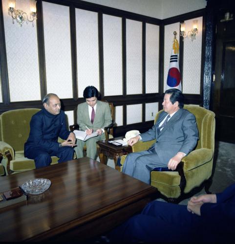 김상협 국무총리 인도 외상 접견 이미지