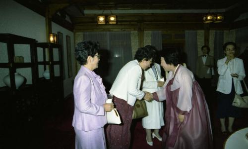 김상협 국무총리 부인 김인숙 여사 숙명여자대학교총장 외 여성계인사 오찬 이미지