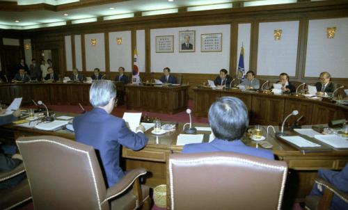 김상협 국무총리 종합청사에서 첫 국무회의 주재 이미지