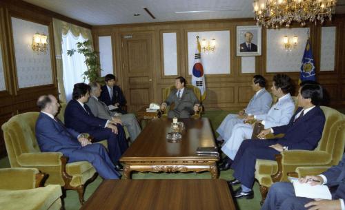 김상협 국무총리 불령 폴리네시아 총독 접견 이미지