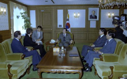 김상협 국무총리 전 프랑스 공업성장관 접견 이미지