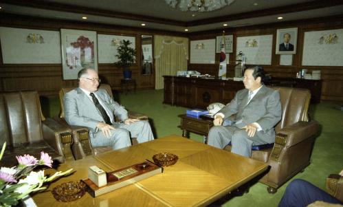 김상협 국무총리 서강대학교총장 접견 이미지