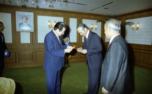 김상협 국무총리 일본 이또고우찌 접견 이미지