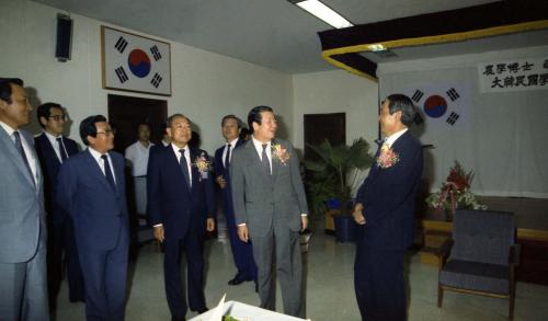 김상협 국무총리 심종섭 학술원원장 자축연 참석 이미지