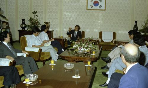 이진희 문화공보부장관 일본 고대미술전 참석 후 귀국 이미지
