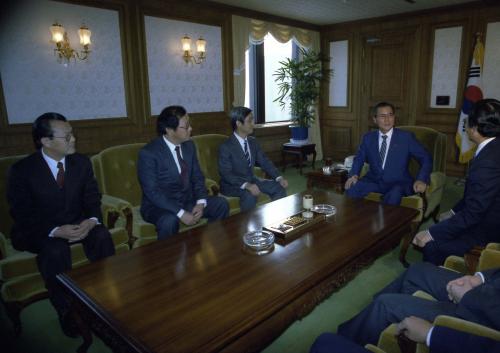 진의종 국무총리 한국은행총재, 산업은행총재, 은행감독원장, 국민은행장 접견 이미지