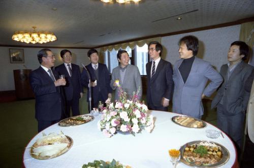 진의종 국무총리 1983년 종무식 중앙기자단과 다과회 이미지