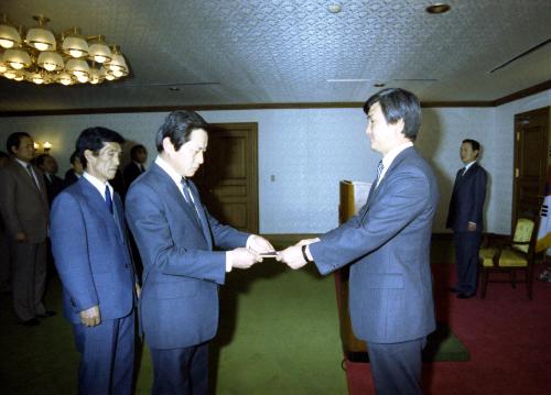 강창희 국무총리실 1983년 종무식 이미지