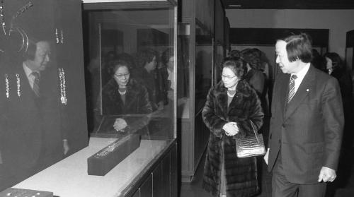 나카소네 일본 수상 부인 국립박물관 관람 이미지