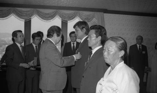 김상협 국무총리 국가 유공자에 서훈 이미지