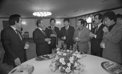 진의종 국무총리 1983년도 국무총리실 종무식 다과회 참석 이미지