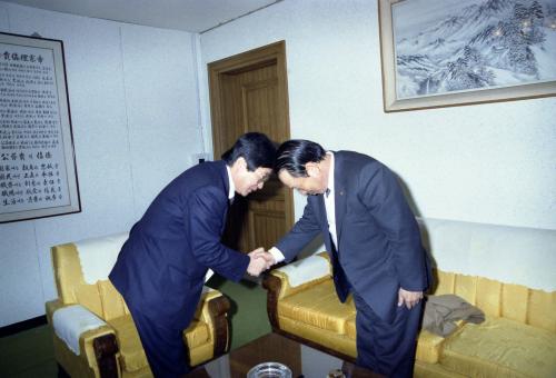 진의종 국무총리 정태수 한보그룹 회장 접견 이미지