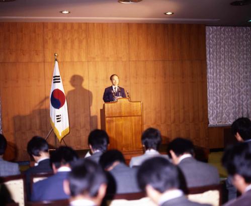 손재식 국토통일원 장관 기자회견(북한의 3자회담 제의에 대한 대북성명) 이미지