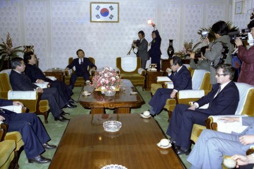 이진희 문화공보부 장관 한국미술5천년전 영국 전시 참관 위해 출국 이미지