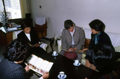 주한 영국대사 부인 심장병 수술기금 전달 이미지