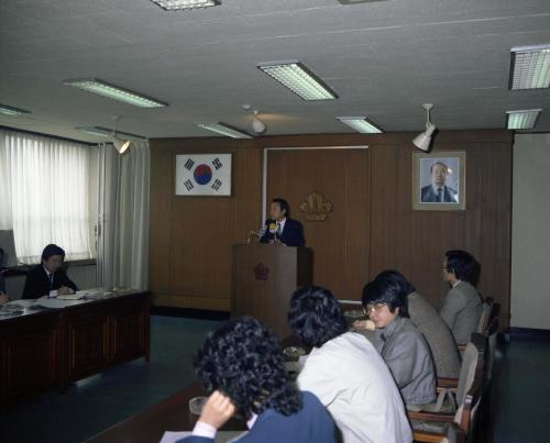 청소년문제 대책에관한 문화공보부장관 기자회견 이미지