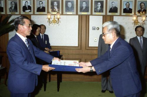 진의종 국무총리 전남대학교 총장 임명장 수여 이미지