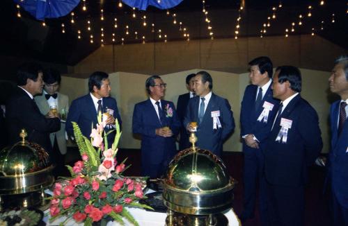 진의종 국무총리 '84 서울국제무역박람회 전시장 시찰 이미지