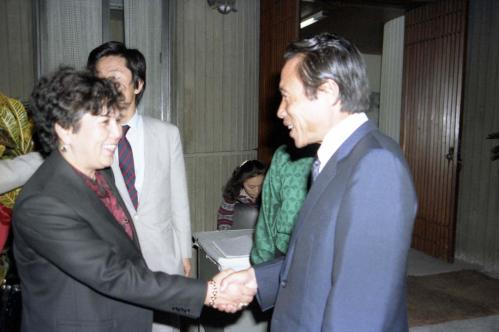 이진희 문화공보부 장관 야로슬라브, 이기순 부처 작품전 관람 이미지
