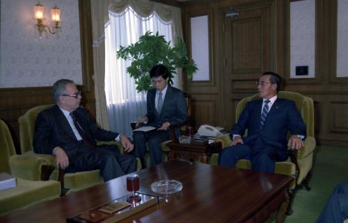 진의종 국무총리 만국우편연합(UPU) 사무총장 접견 이미지