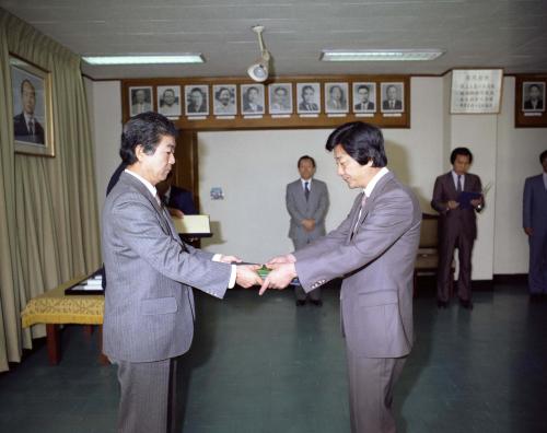 박현태 문화공보부차관 새마을방송 유공자 표창 이미지