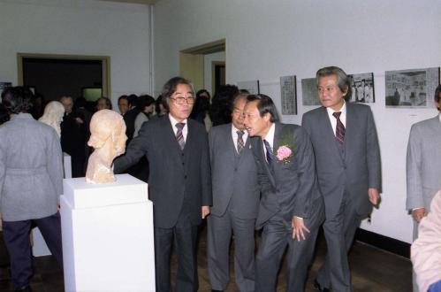 이진희 문화공보부 장관 한국미술자료전 참석 이미지