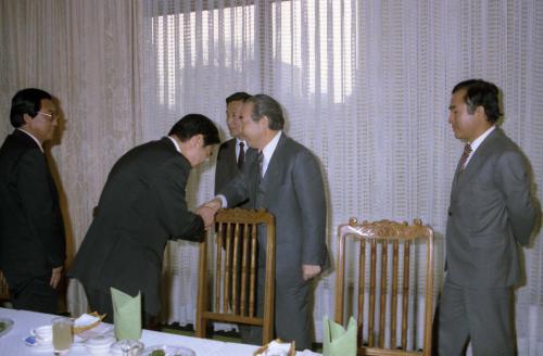 신병현 국무총리 권한대행 교육계지도자와 오찬 이미지