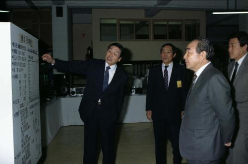 신병현 국무총리 권한대행 마산 수출자유지역 시찰 이미지