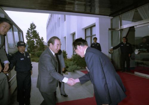 신병현 국무총리 권한대행 한국중공업 시찰 이미지