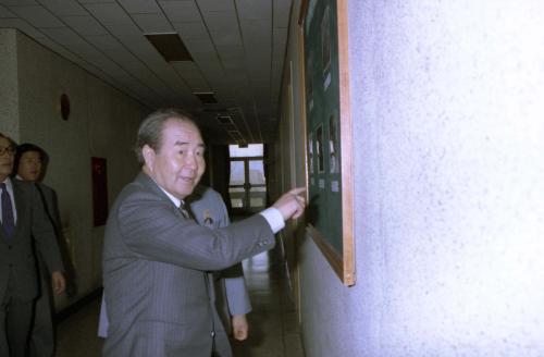 신병현 국무총리 권한대행 창원기계공단 시찰 이미지