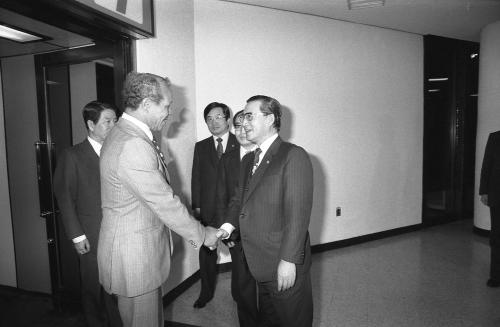 진의종 국무총리 세인트루시아 죤 콘튼 수상 방한 영접 이미지