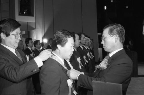 진의종 국무총리 1984년 근로자의 날 행사 참석 이미지