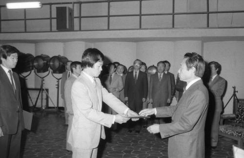이진희 문화공보부 장관 1984년 11월 우수공무원 포상 이미지