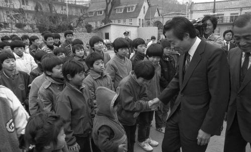 이진희 문화공보부 장관 후암동 영락도림원 위문 이미지