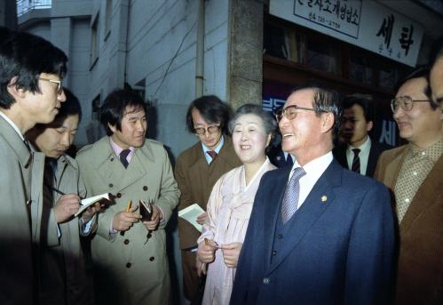 진의종 국무총리 제12대 국회의원 투표 이미지