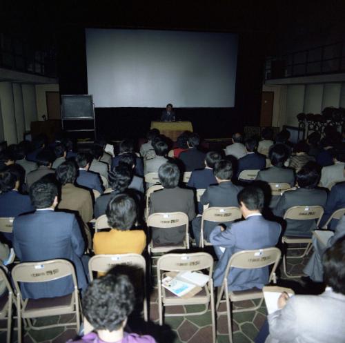 이원홍 문화공보부 장관 단체 및 기업체 홍보담당자와 좌담 이미지