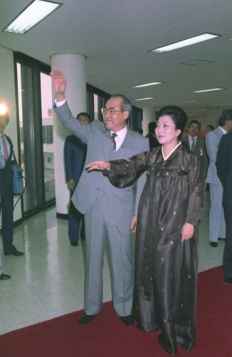 노신영 국무총리 내외분 루드 루버스 네덜란드 수상 환송식 이미지