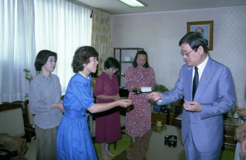 이원홍 문화공보부 장관 일본 언론인 접견 이미지
