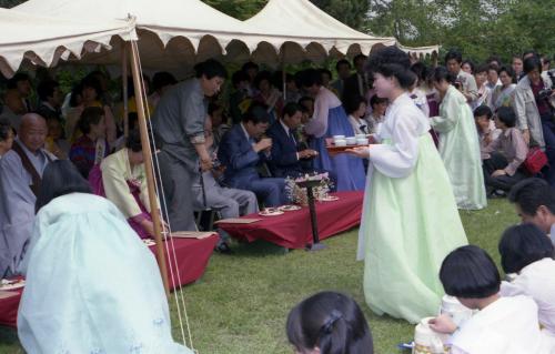 이원홍 문화공보부 장관 제5회 차의 날 참석 이미지
