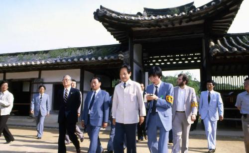 제8차 남북적십자회담 참석 북한 적십자 대표단(용인민속촌 관람) 이미지