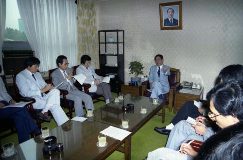 이원홍 문화공보부 장관 일본 언론인 접견 이미지