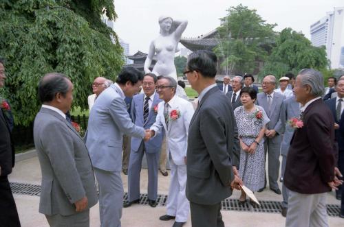 이원홍 문화공보부 장관 원로화가 초대전 이미지