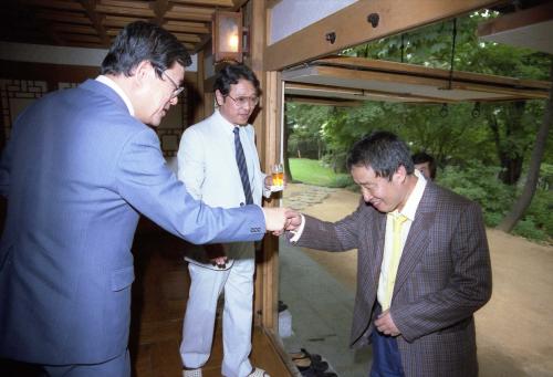이원홍 문화공보부 장관 백남준 선생 초청 오찬 연회 이미지