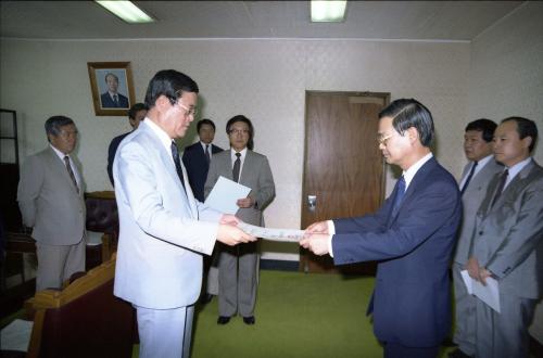 이원홍 문화공보부 장관 국장급 4명 임명장 수여식 이미지