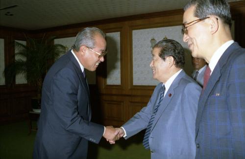 노신영 국무총리 일본 자민당 외교조사회장 접견 이미지