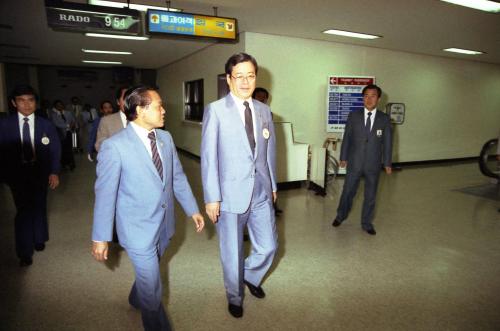 이원홍 문화공보부 장관 인도네시아 문화공보성장관 출국 환송 이미지