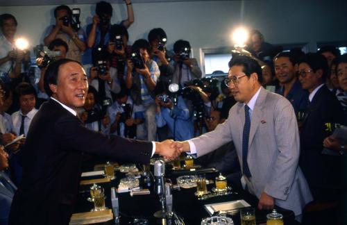 제1차 남북 국회회담(기자회견, 북측기자 표정) 이미지